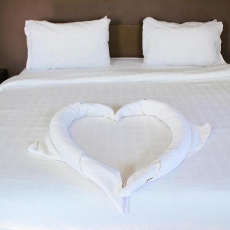 Plus Hotel Лей Экстерьер фото