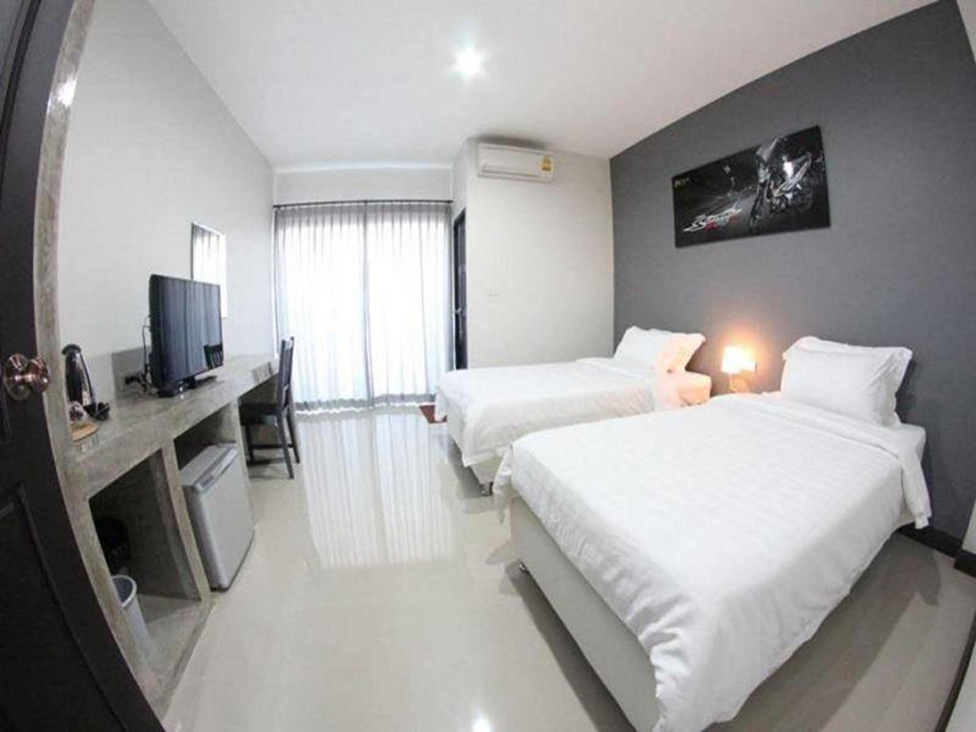 Plus Hotel Лей Экстерьер фото